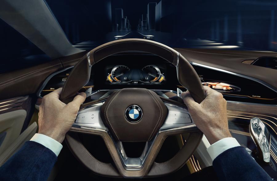 Панель приборов BMW Vision Future Luxury Concept 2014 года  (фото 20 из 57)